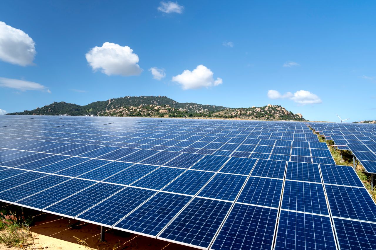 Crafting Captivating Headlines: Your awesome post title goes here A sprawling solar farm with blue solar panels under a vibrant sky, showcasing renewable energy.